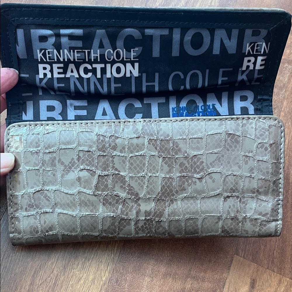 Like new Kenneth Cole Reaction Taupe Croc-Embossed Clutch - Picture 11 of 16